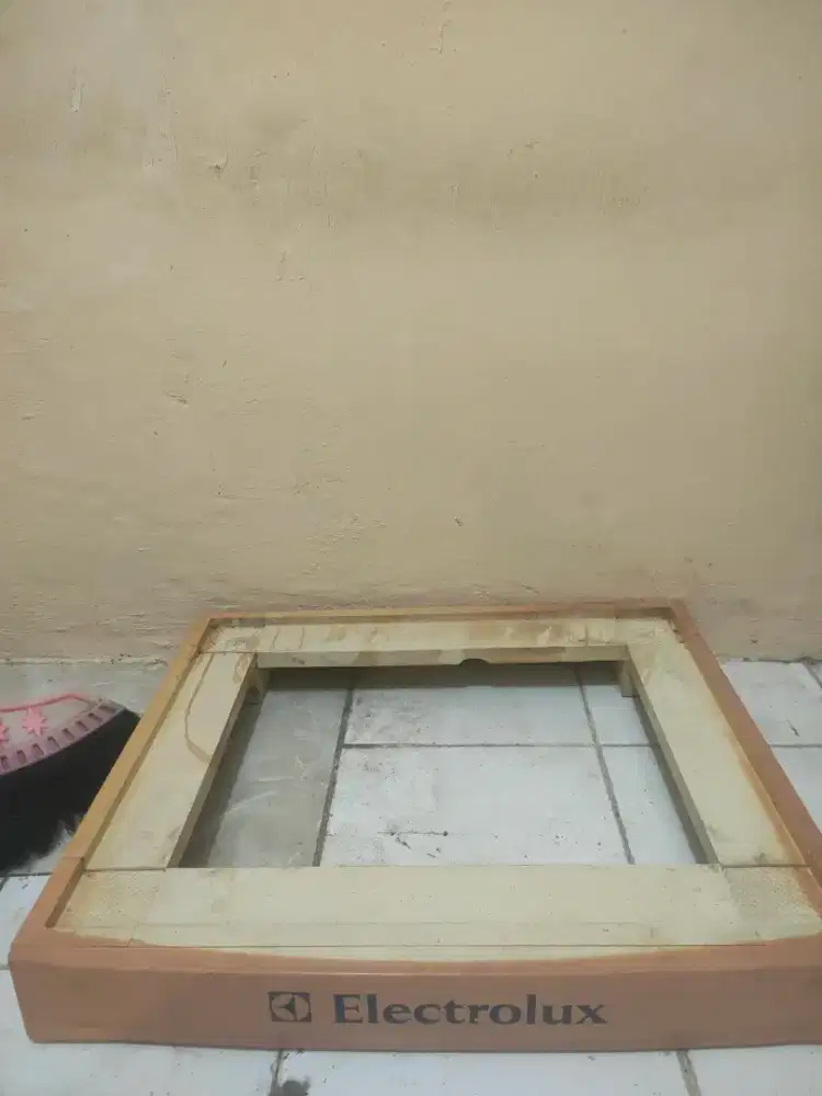 Kaki/tatakan mesin cuci elektrolux