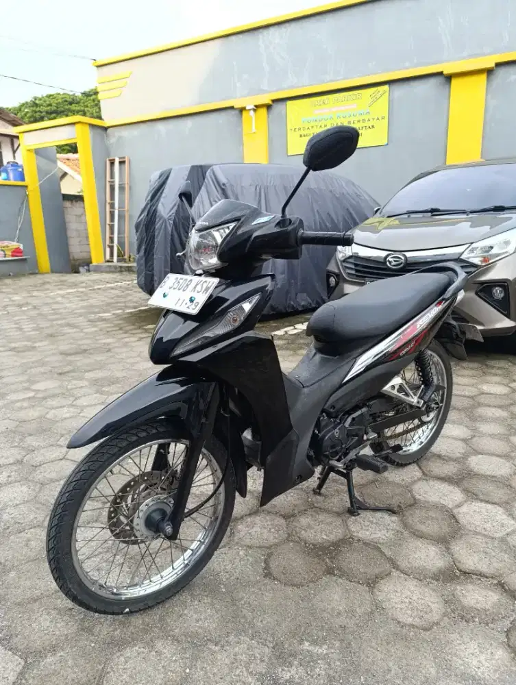 Bissmillah dijual motor Honda Revo fit 2014 istimewa