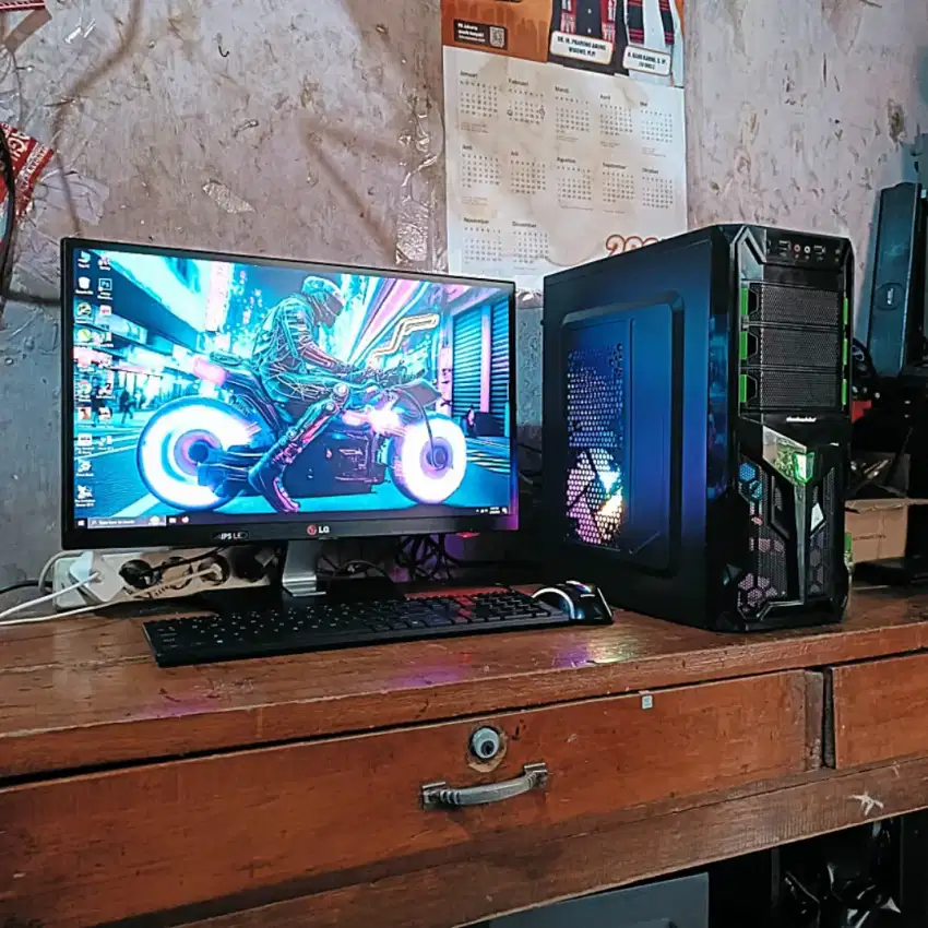 Pc Gaming Core i7 Ram 8 SSD Layar 24inc Fullset Full Aplikasi