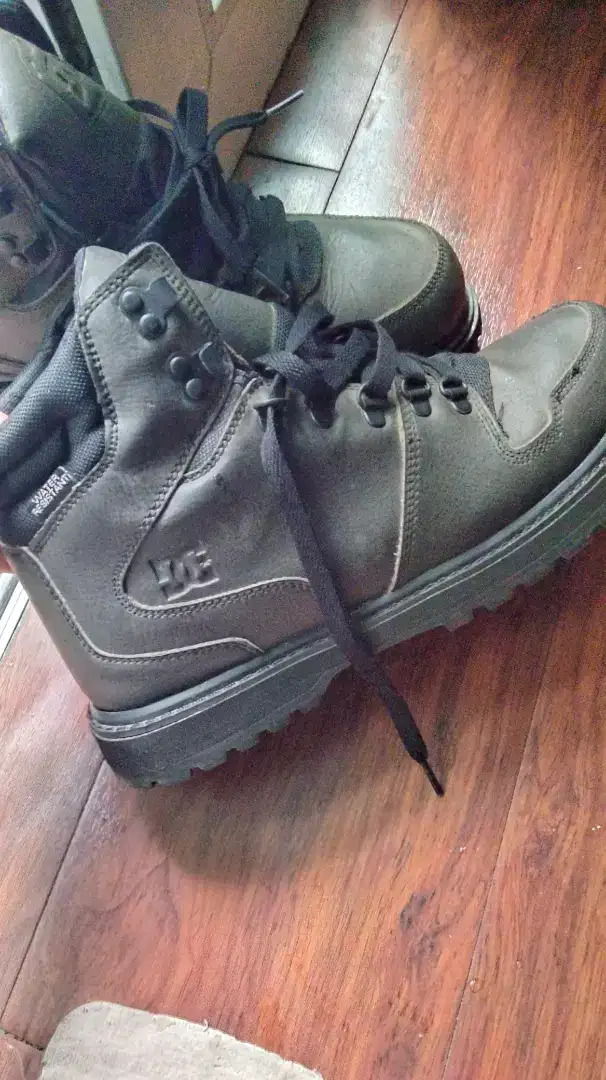 Sepatu boots water resistant