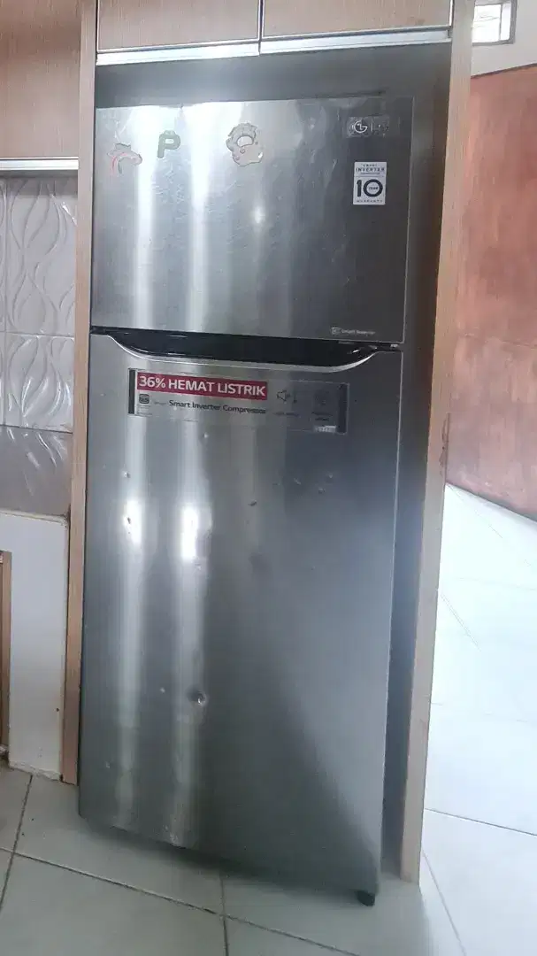Dijual kulkas LG 2 pintu 225 Liter Bekas