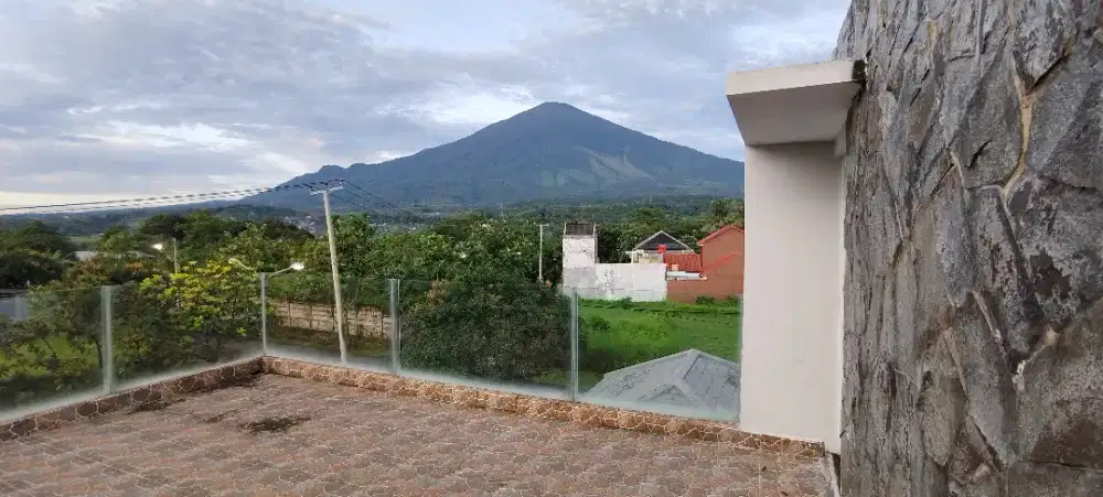 Jual Rumah view Gunung dengan taman yang luas