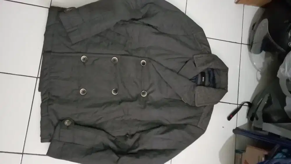 hugo boss size L, LD: 52cm,kondisi baru, jual 300k