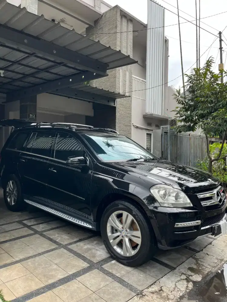 Mercedes benz GL500 2011 Kondisi Orii 100% siap pakai