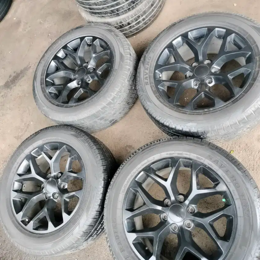 Velg ring 20 pcd 6x139,7 ban 275/55 R20 Pajero ranger
