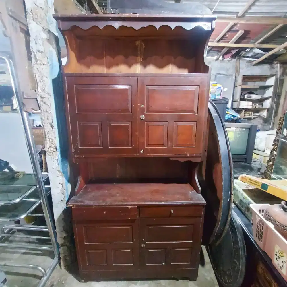 Lemari Bufet Kayu Jati Tua Minimalis dengan Roda Bagian Bawah