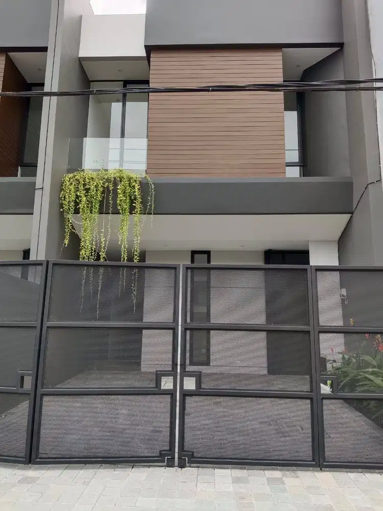 DIJUAL RUMAH CANTIK BARU GRESS KUTISARI INDAH SURABAYA