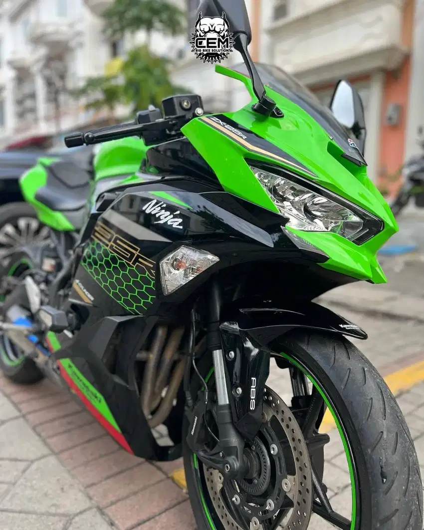 Kawasaki ZX25R ABS MOT0R MULUS TERAWAT KM LOW