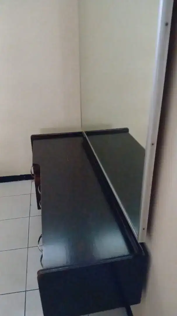 Lemari Kayu Jati Asli dengan Kaca