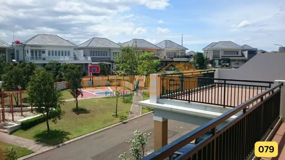 Di Jual Rumah Hadap Selatan depan Taman di Kota Wisata Cibubur