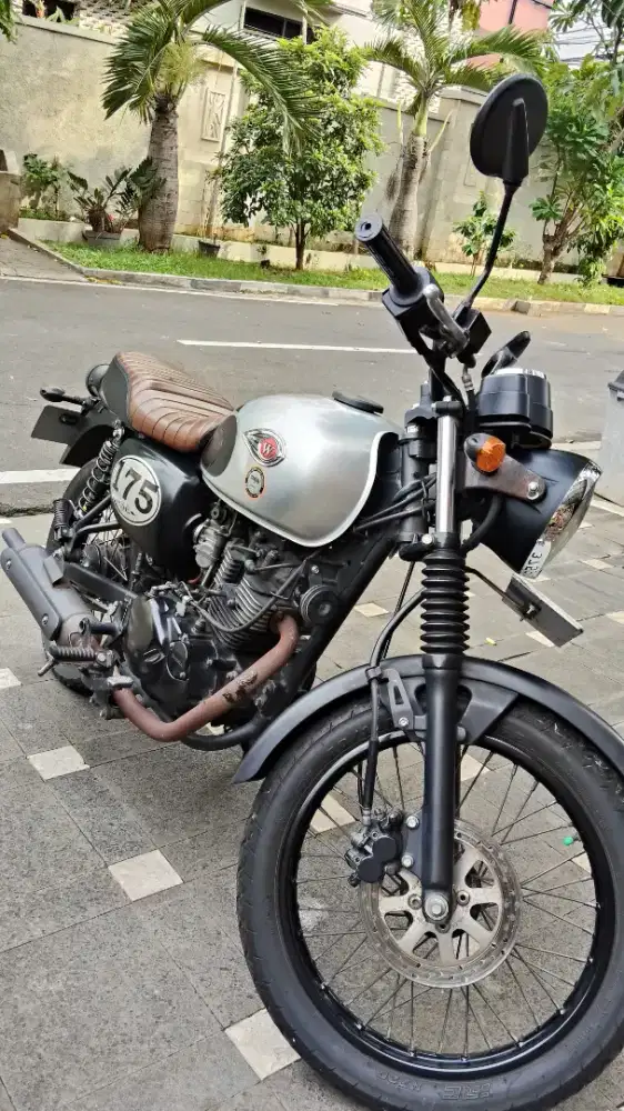 Dijual motor KAWASAKI W175SE 2018 Simpanan dari Baru