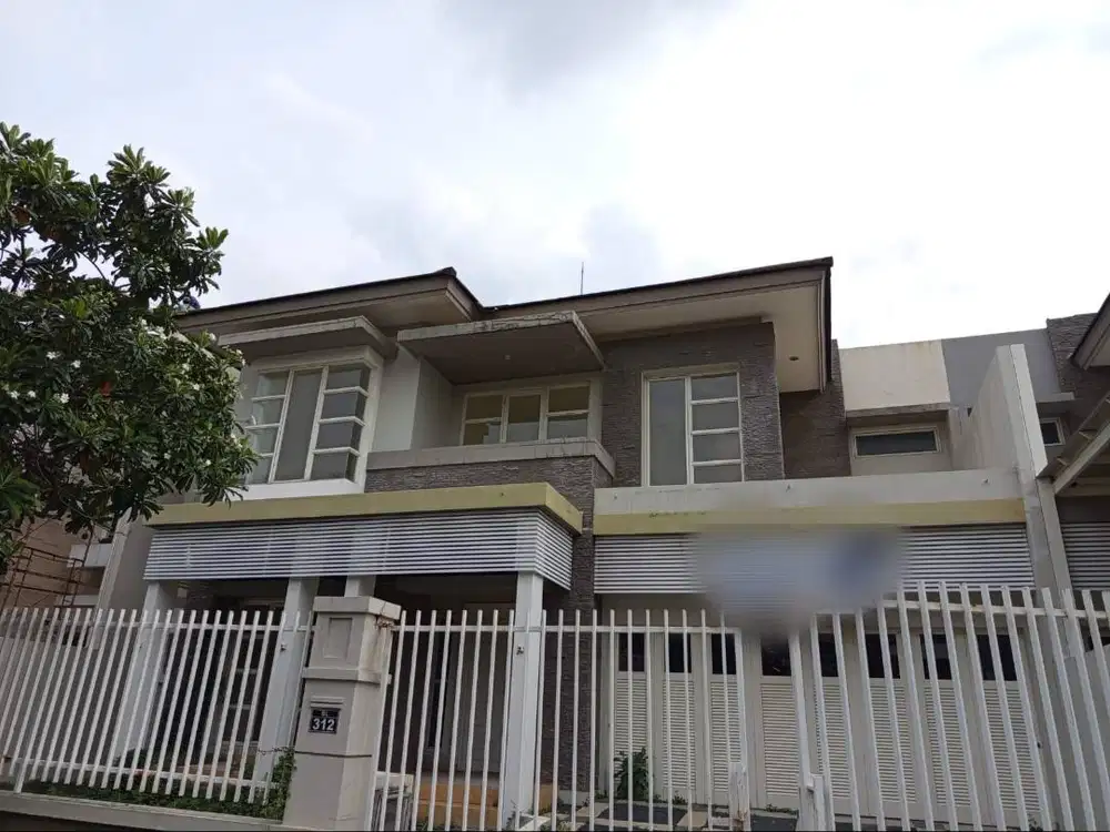 Disewakan Rumah Puri Galaxy Bamboo Lake Surabaya Timur