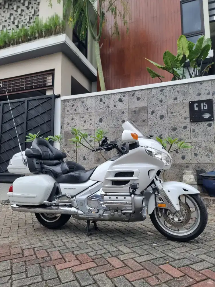 Honda Goldwing 1800 Putih Original mulus motor simpanan