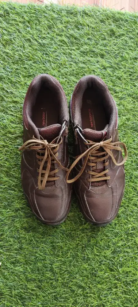 Sepatu Kulit New Balance 43