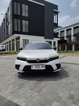 Honda Civic RS AT 2023 km 8rb putih