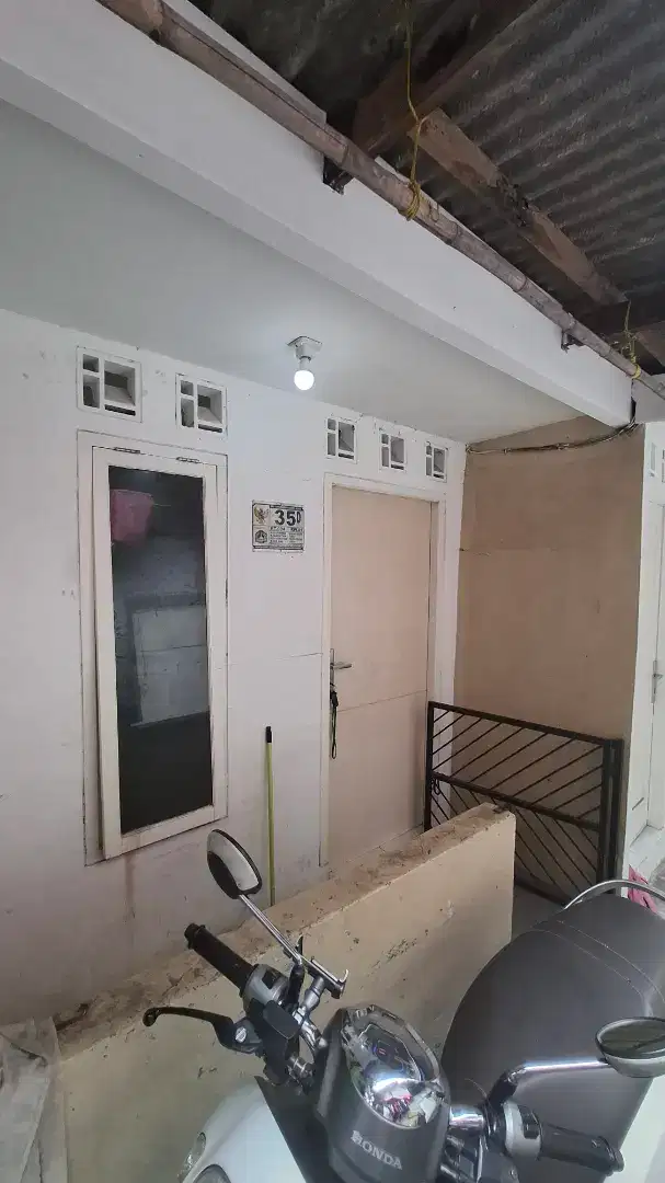 Di kontrakan rumah petak lokasi strategis