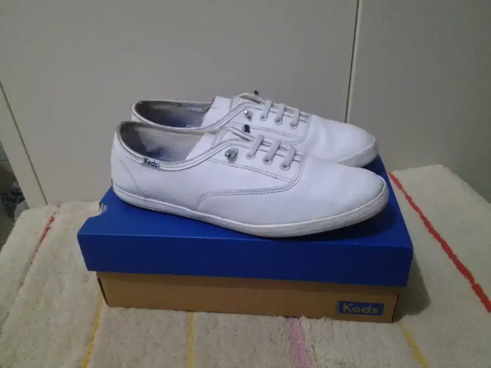 Sepatu Keds Women Chillax Leather size 39