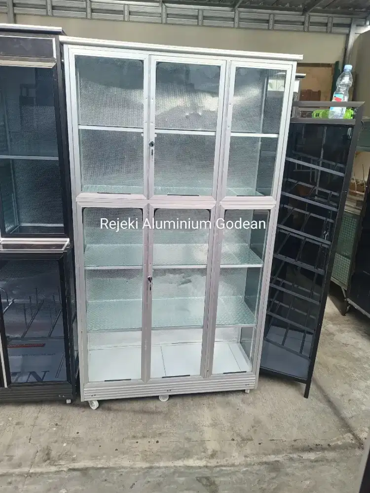 Lemari serbaguna Kaca 4 sap 5 ruang