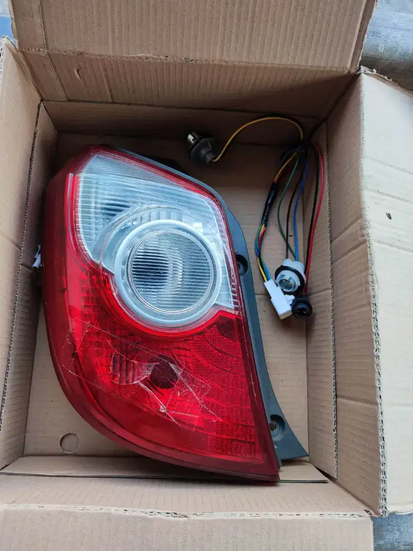 Kaca Mika Rumah Lampu Belakang Rem / Stoplamp AGYA ALYA