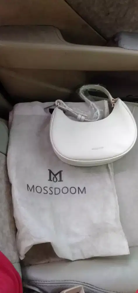 Di jual tas ori dan baru wa dan hp aja yg cepat dia dapat