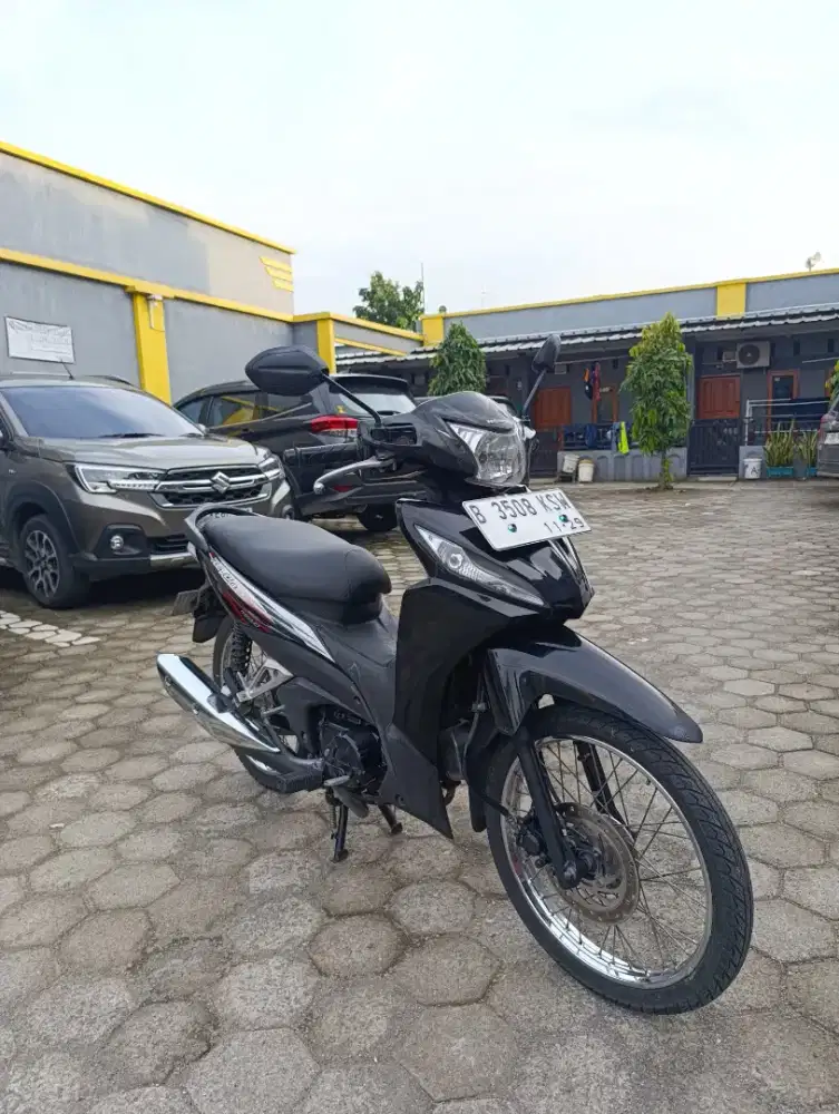Bissmillah djual motor Honda Revo fit 2014 istimewa