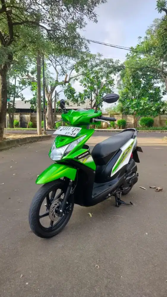 Bissmillah dijual motor Honda beat fi 2013