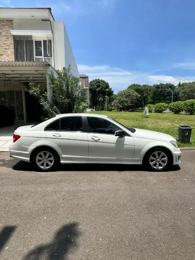 Mercedes Benz Mercy C200 CGI AT CKD 2012  LOW KM Terawat