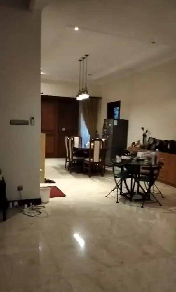 KLASIK LUAS 2 LANTAI SIAP HUNI ARAYA 1 DEKAT GALAXY PAKUWON CITY MALL