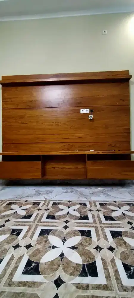 Backdrop tv kayu jati