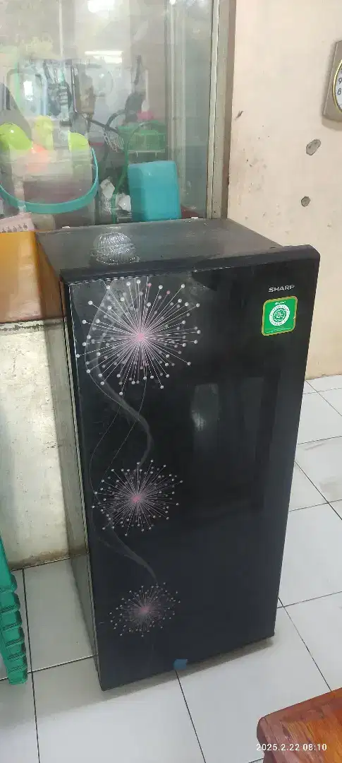Kulkas Sharp 1 pintu Masih Bagus dan belum lama