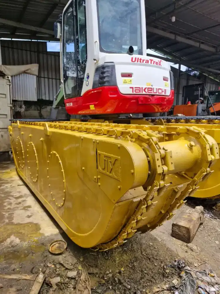 EXCAVATOR AMPHIBIOUS  ULTRATREX TB235 TAKEUCHI 2014