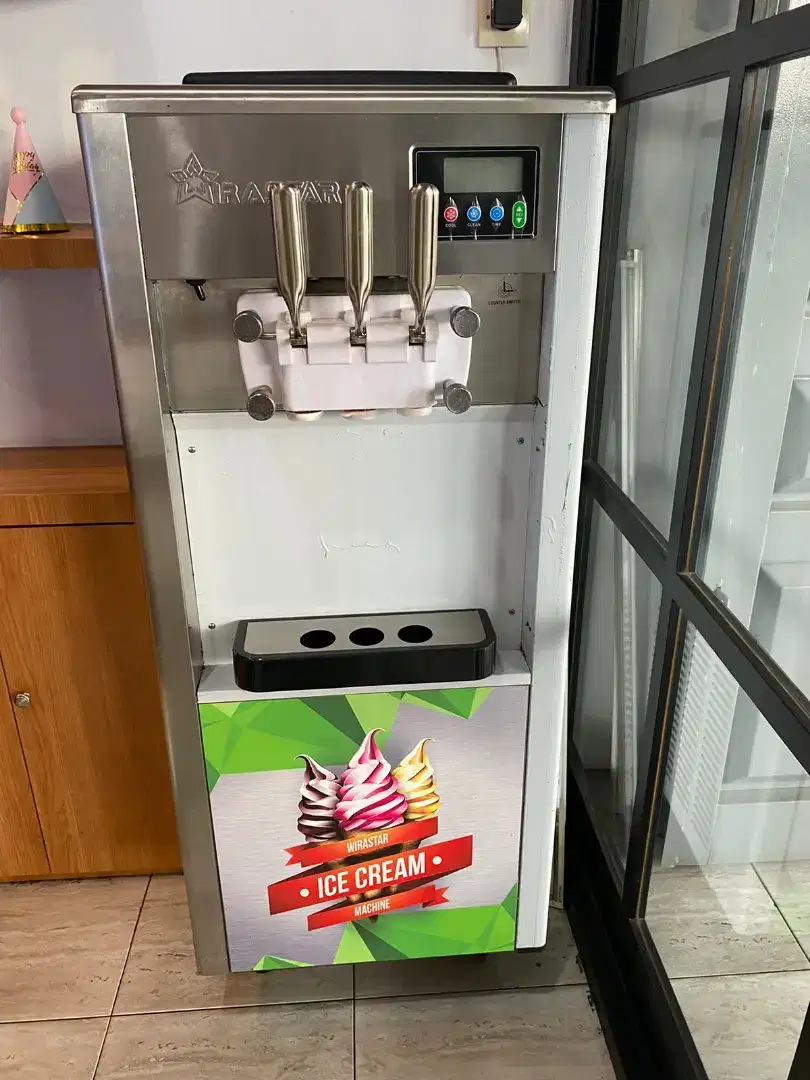 Mesin pembuat es krim 3 kran/ tuas soft ice cream Wirastar