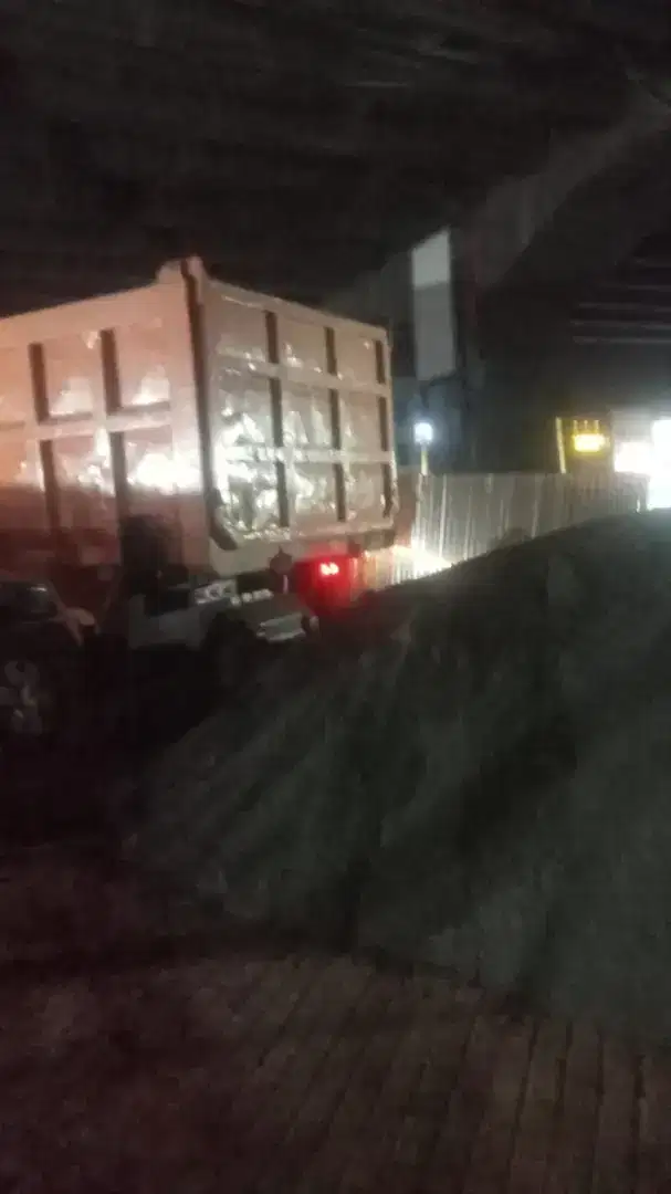 Pasir cor hitam batu belah kali sirtu sirdam split makadam basecourse