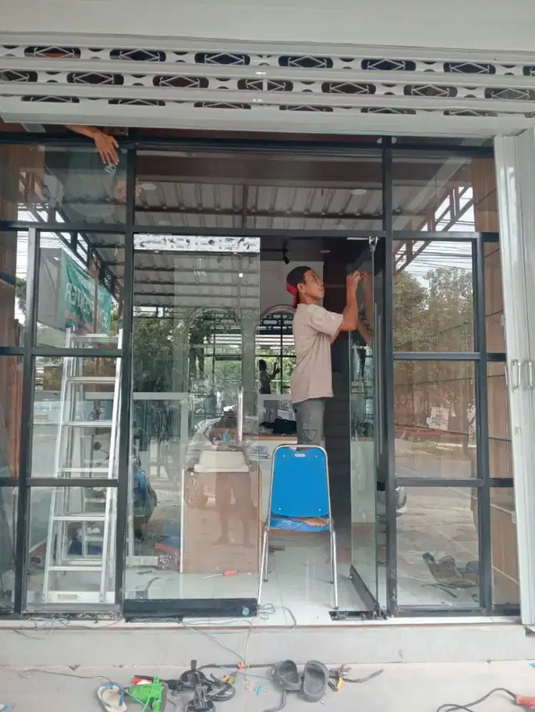 Kusen aluminium Dan kaca