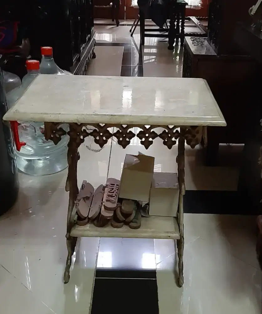 Meja Marmer Besi Ulir Bekas Good Condition
