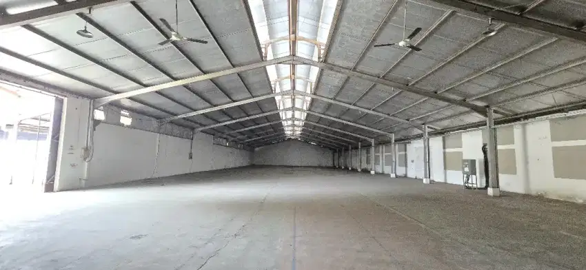 DI SEWAKAN GUDANG DI BANYUMANIK - SEMARANG SELATAN