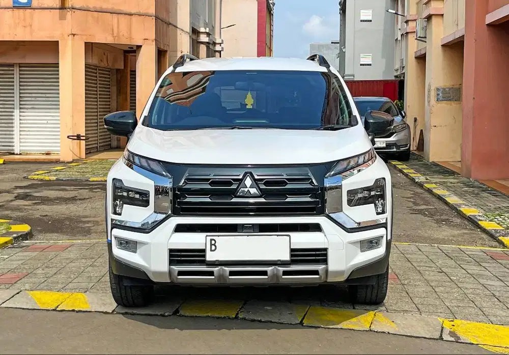 DP Rendah Xpander Cross Premium Package AT 2023 Putih