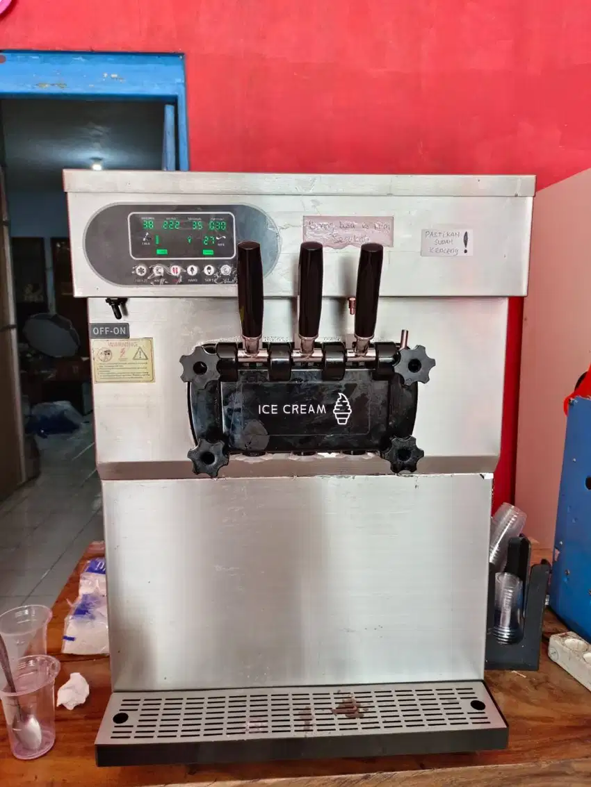MESIN PEMBUAT ES KRIM/SOFT ICE CREAM MACHINE