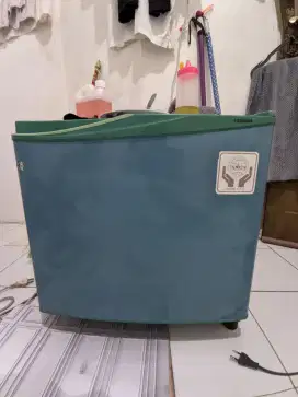 Jual kulkas portabel mini masih bagus dingin jual harga 550k