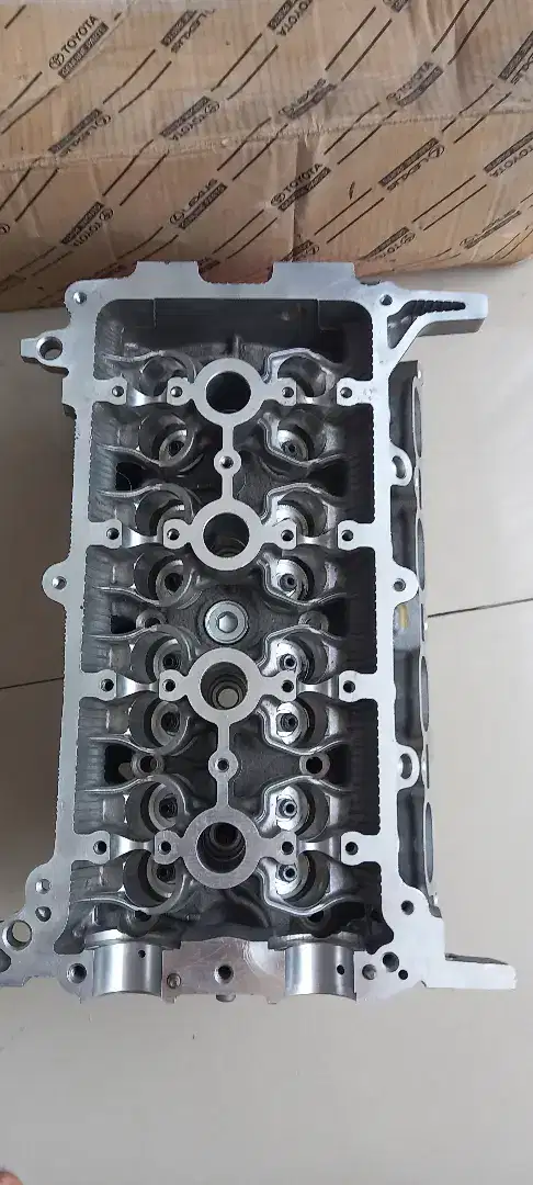 CYLINDER HEAD vios yaris limo