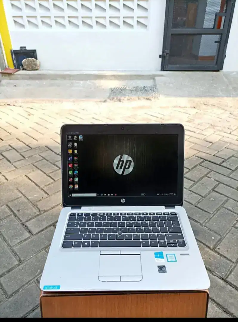 Jual cepet 2.1 juta -HP Elitebook 820 G3 CORE I5 GEN6 -SSD 128GB -8GB