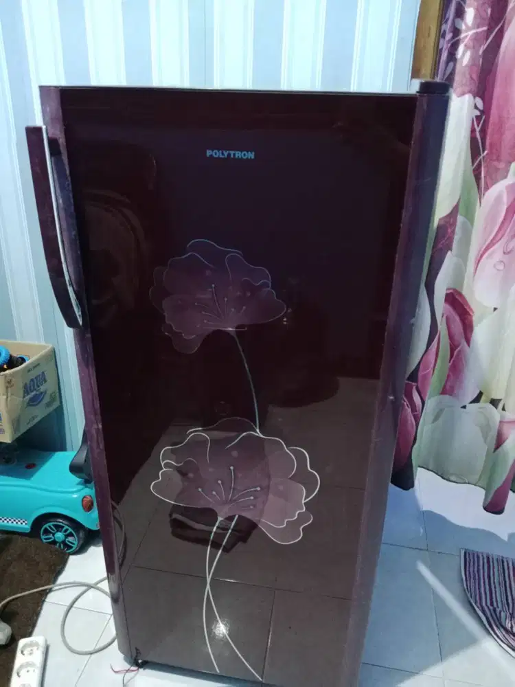 Kulkas polytron, minus lampu aja mati . Masih dingin bgt