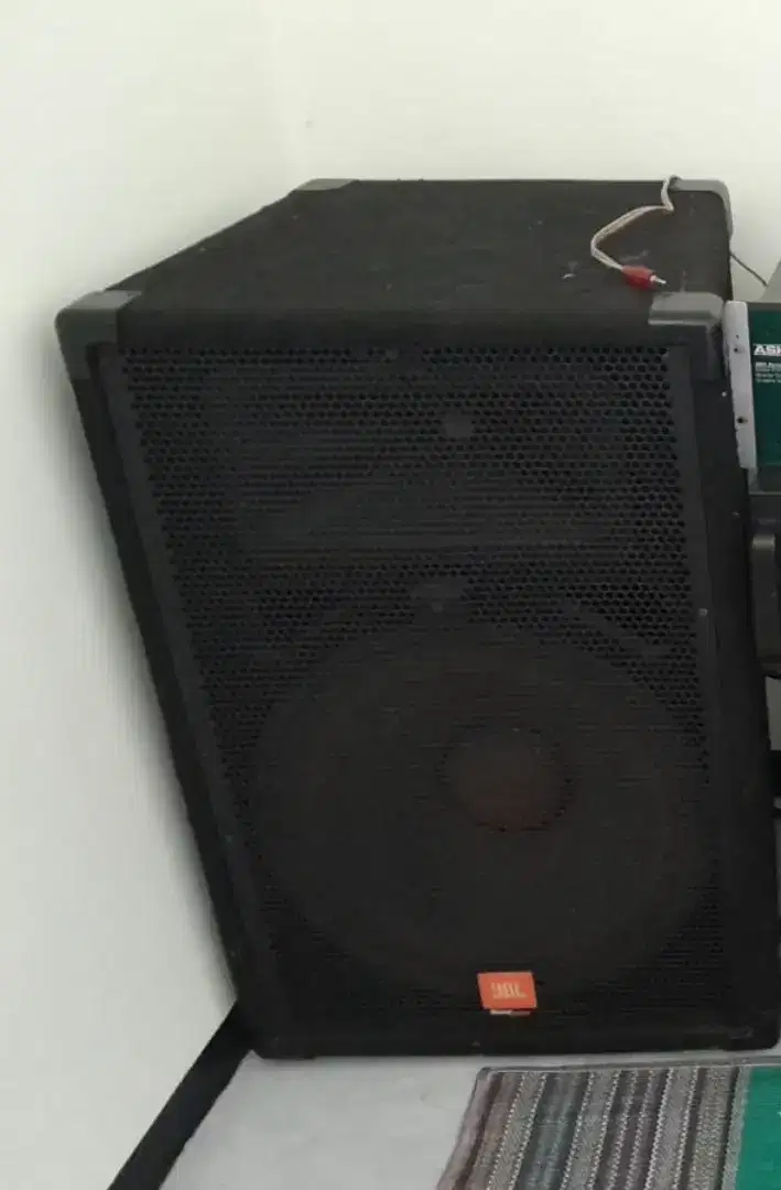 Speaker pasif merk JBL