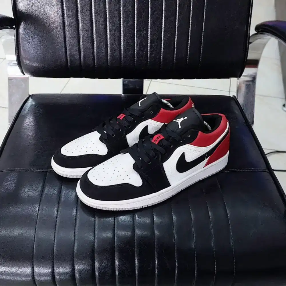 Jual Sepatu Thrift Nike Air Jordan 1 Low Black Toe Black,White & Red