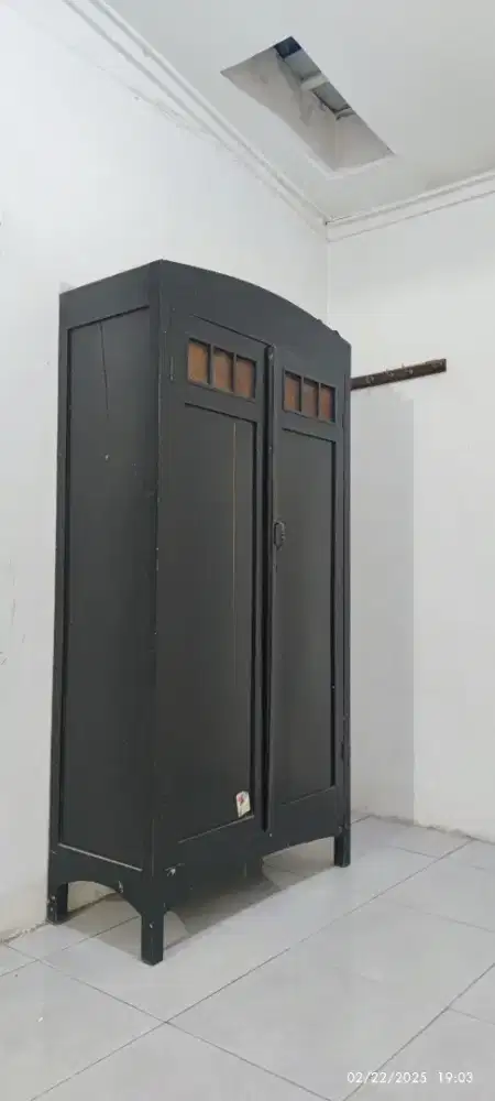 Lemari Pakaian Jati