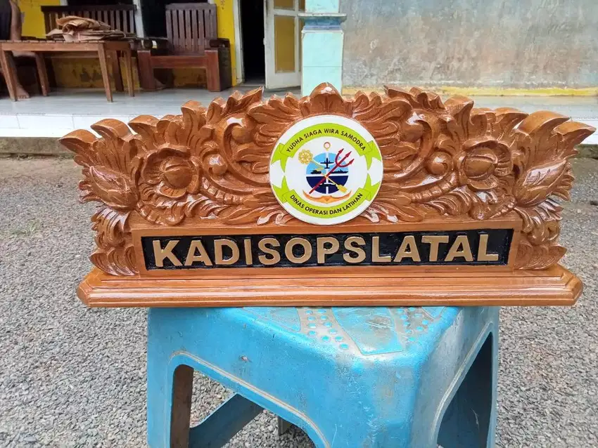 Papan nama ukir meja kantor bahan kayu jati harga 700 saja