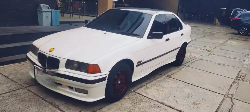 BMW e36 318i ( Putih ) 1993