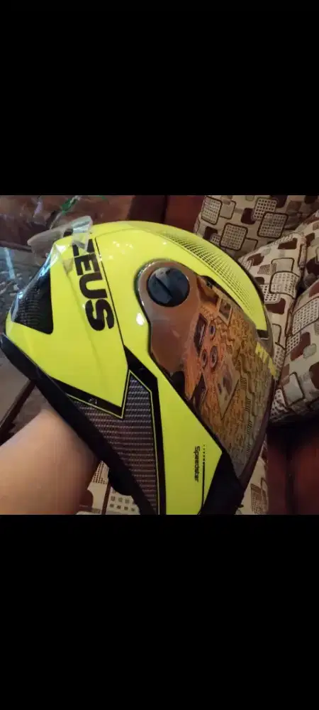 Helm Zeus 811 + spoiler dan kaca helm 2