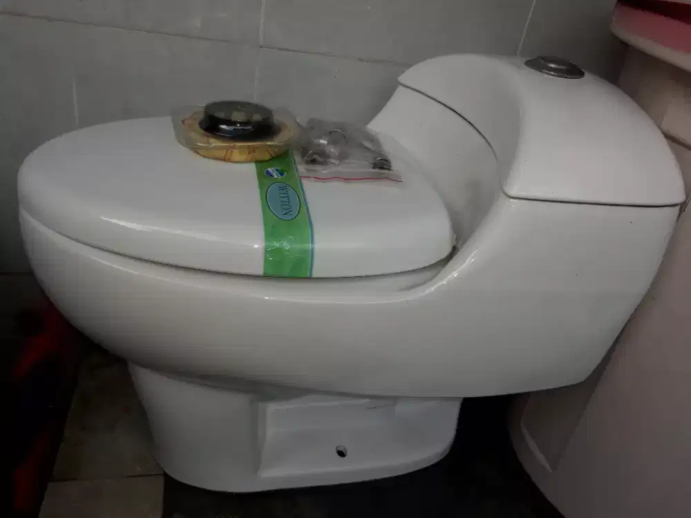 Dijual toilet duduk merk Witton kondisi baru