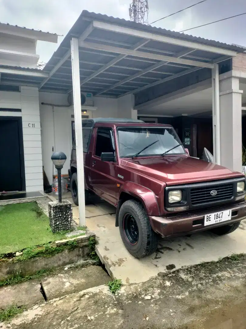 Mobil taft f78 rocky independent 4x4 tahun 1999